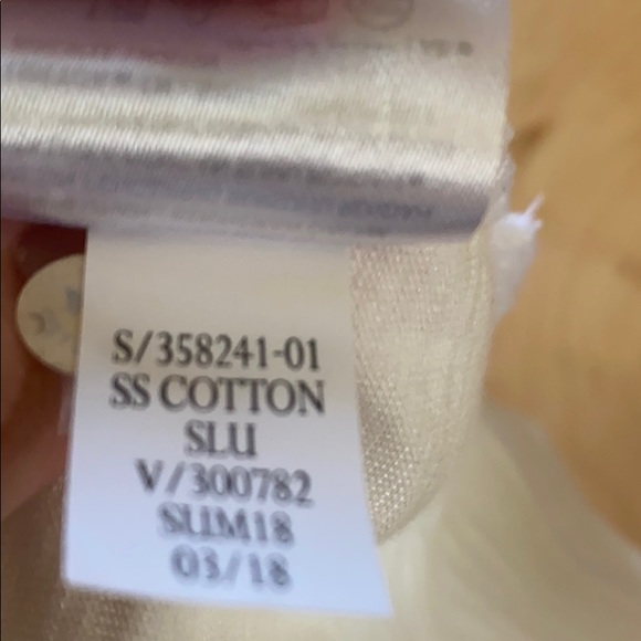 Banana republic top with black around the neck - Picture 5 of 5